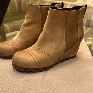 Sorel wedge boots, tan 7.5